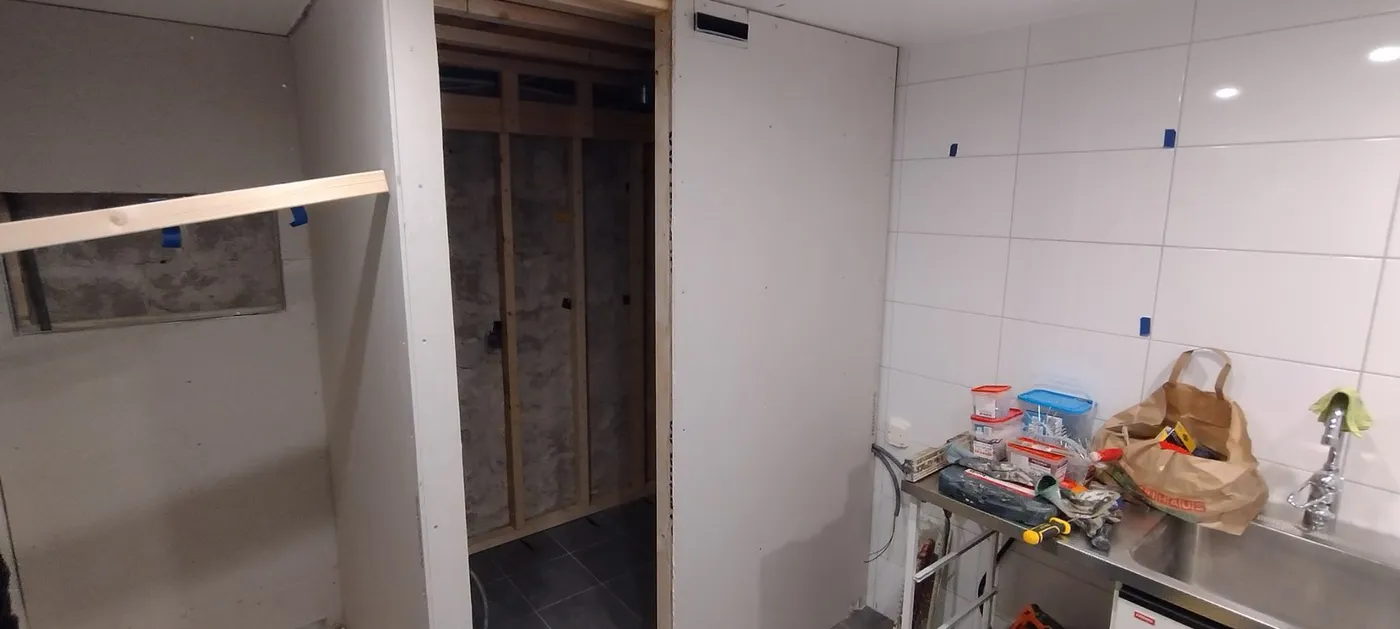 Bastu och dusch, under arbetets gång (1 av 1)