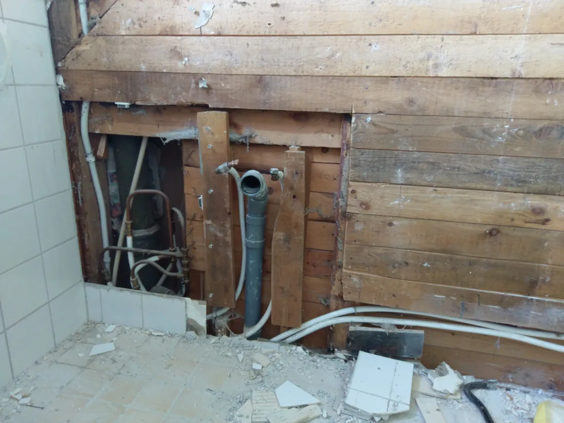 Rivning inför renovering utförd av Robert’s Hantverks Service